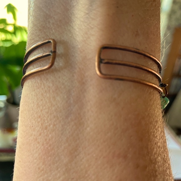 Pretty turquoise beaded bracelet. The wire looks like copper to me - Picture 3 of 5